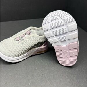 Nike Kids Sneakers in Gray and Pink